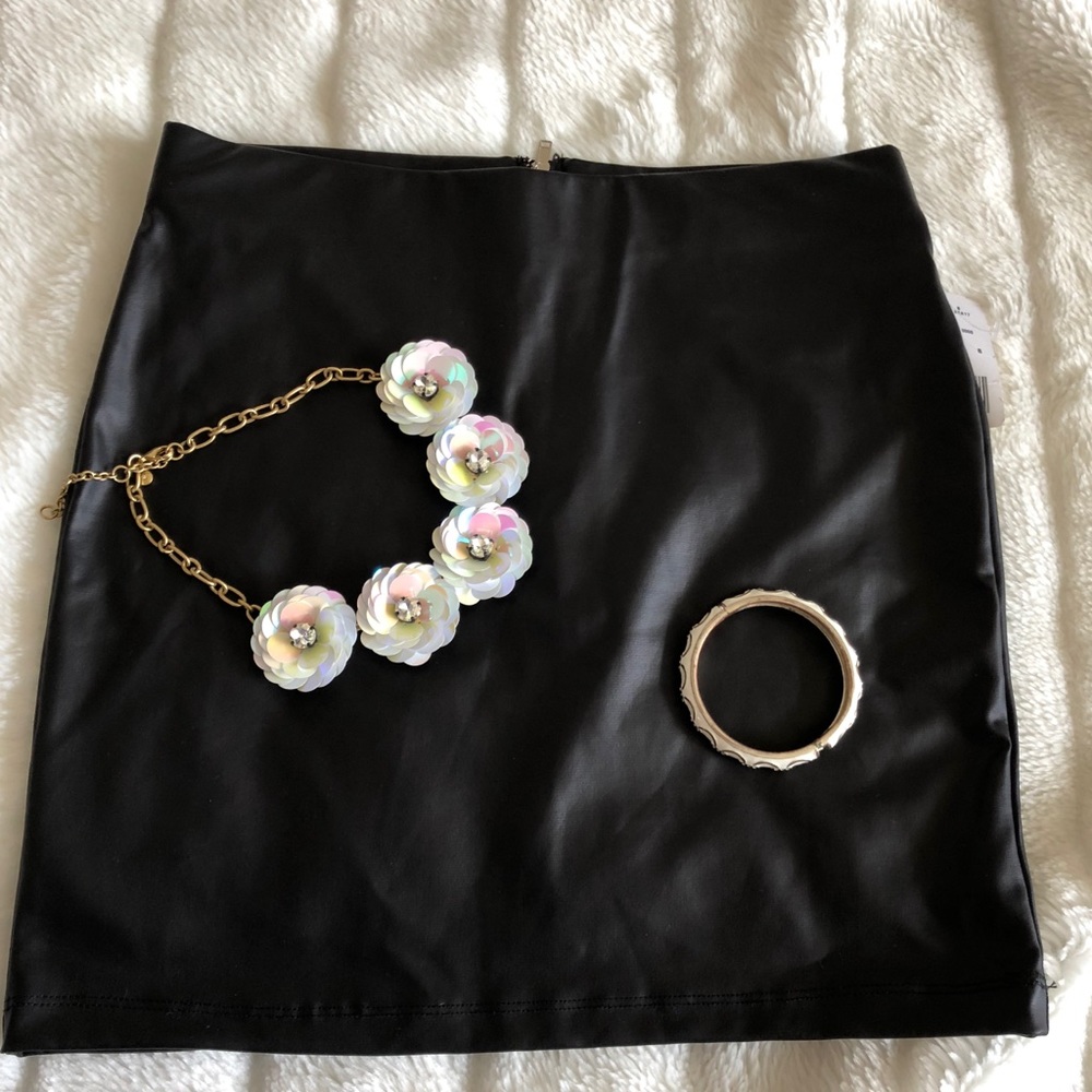 Forever 21 faux Leather skirt